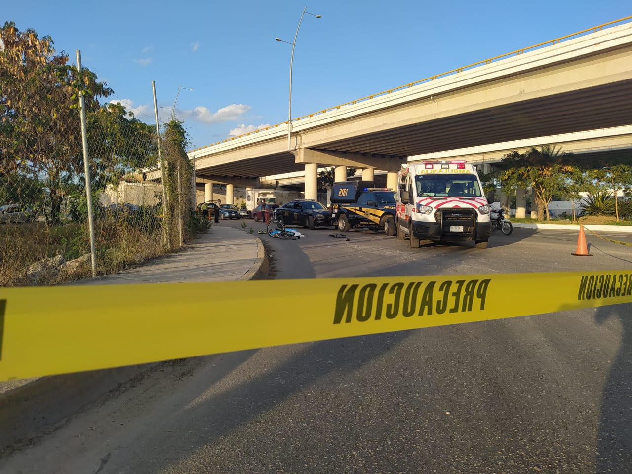 Muere ciclista atropellado en periférico de Mérida